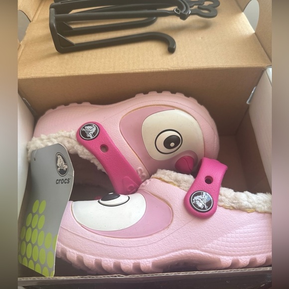 Pink penguin crocs - Picture 2 of 15